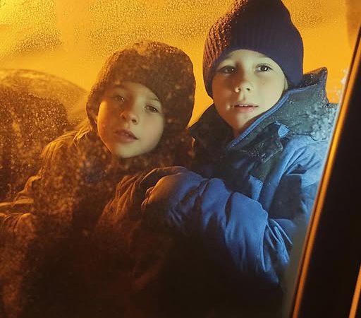 I Returned for Christmas Unexpectedly and Saw My Kids in the Car – Their Story Had Me Running Into the House