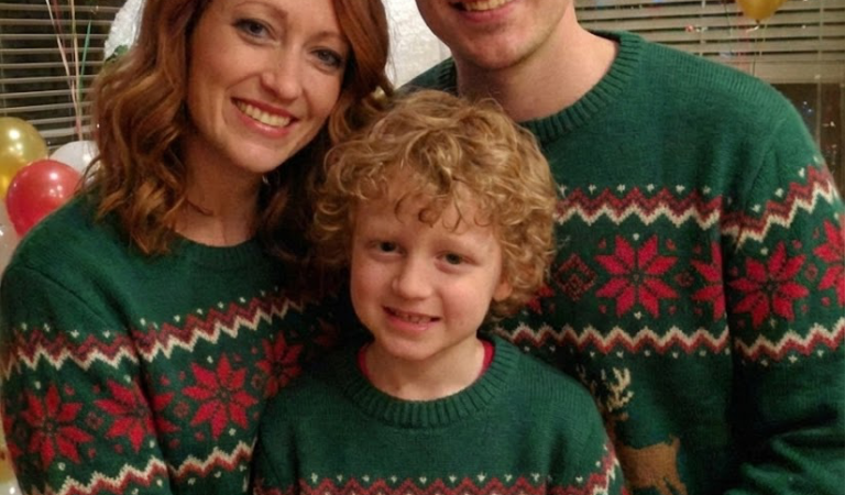 I Sent Out Christmas Postcards This Year — Days Later, a Text Said, “Hon, That’s Not Your Husband in the Photo”