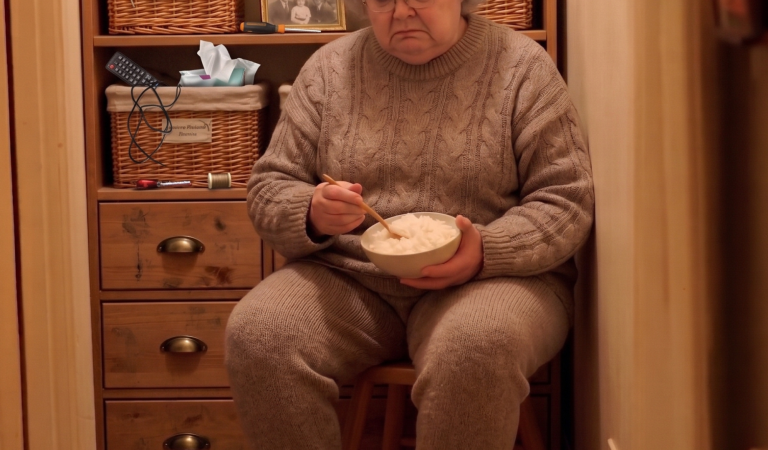 My DIL Handed Me a Bowl of Rice and Sent Me to the Hallway for “Taking Up Too Much Space” – Then My Grandsons Showed Her Just How Wrong She Was